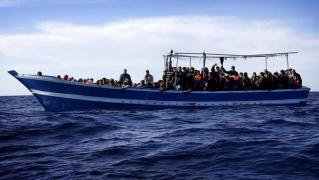 Italia și Malta depun eforturi pentru salvarea a două ambarcațiuni cu imigranți aflate în dificultate în Marea Mediterană