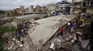 Un avion francez cu ajutoare umanitare pentru Nepal, blocat în Emirate