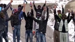 Aproximativ 300 de kurzi au fost răpiți de insurgenți islamiști în nordul Siriei