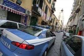 Cel puțin patru persoane au fost ucise în Napoli după ce un bărbat a deschis focul dintr-un balcon