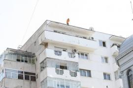 Drama femeii de pe acoperiș!