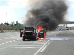 Incendiu la intrarea pe A1