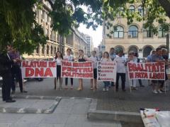 PROTEST împotriva lui Victor Ponta, la Piața Universității