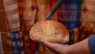 Puțini știu! Ce se întâmplă când faci SEMNUL CRUCII deasupra MÂNCĂRII