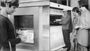 48 de ani de la folosirea primului BANCOMAT din lume! Cine a fost primul om care a scos bani din aparatul "minune"