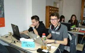 Are 18 ani şi a îmbunătăţit deja Facebook-ul. Un puşti din Roman este vânat de cele mai mari companii de IT