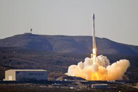 Racheta Falcon 9, care transporta pe orbită capsula cargou Dragon, a explodat la lansare