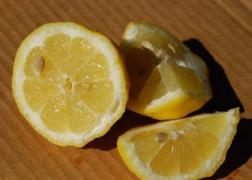 Puțini știu! Ce se întâmplă dacă te dai cu LĂMÂIE la subraț