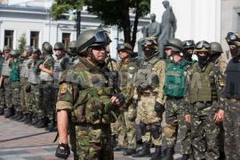 Kievul susține că în Donbas luptă 42.000 de rebeli și soldați ruși, cu sprijinul a 500 de tancuri