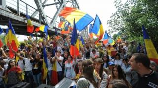 Peste 2.000 de oameni, la marşul din Capitală pentru unirea României cu Republica Moldova