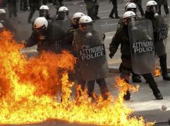 Grecia: Incidente violente în Piața Syntagma la începutul dezbaterii parlamentare