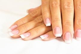 Ai probleme cu manichiura? Cum îți prepari singură cel mai eficient ÎNTĂRITOR de UNGHII