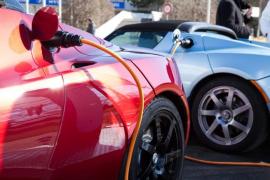 Subvenţie de 20.000 lei la cumpărarea unei maşini electrice şi de 5.000 lei pentru hibrid