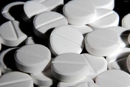 A murit după ce s-a tratat cu paracetamol