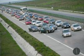 Atenţie! Un camion, răsturnat pe A2. Autostrada este blocată