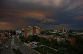 Azi, cod portocaliu de caniculă! De mâine, FURTUNI şi PLOI