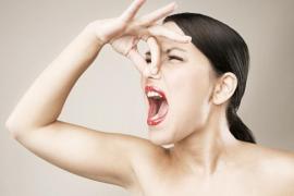 Nu mai ştii ce să faci să scapi de respiraţia urât mirositoare? Iată câteva trucuri