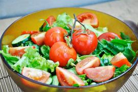 Evită-le cât poți vara asta! Sunt SALATELE care ÎNGRAȘĂ mult și sigur