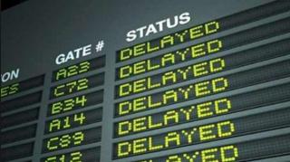 Controlorii de trafic aerian, în grevă de avertisment, miercuri, timp de două ore