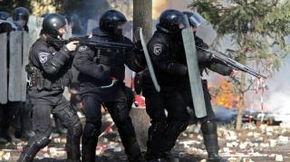 Ucraina: Zece persoane arestate după ce au aruncat fumigene la un forum gay