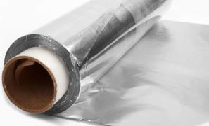 GREȘEALA pe care o fac tot timpul gospodinele atunci când folosesc FOLIA DE ALUMINIU