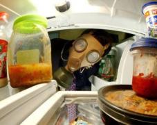 GREȘEALA pe care o fac gospodinele atunci când curăță FRIGIDERUL! Cum se scapă ușor de MIROSUL URÂT