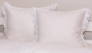 Toate GOSPODINELE trebuie să afle! Aşa albeşti IMEDIAT pernele îngălbenite