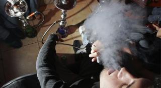Obişnuieşti să FUMEZI NARGHILEA? Iată ce se întâmplă în organismul tău când faci asta