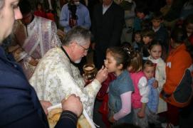 Te-ai fi aşteptat la asta? Iată ce spune Biserica despre PERICOLUL de la Sfânta Împărtăşanie