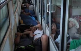 Imigranții aflați în Budapesta s-au urcat în trenuri cu destinația Austria și Germania