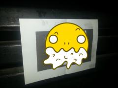 Foto INCREDIBIL! Ce AFIŞ a găsit un român lipit pe o bancă dintr-un parc din Feteşti