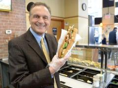 A murit Fred DeLuca, fondatorul Subway! A început cu 1.000 de dolari împrumutaţi