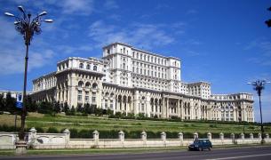 Palatul Parlamentului, transformat într-o atracţie turistică! Gardul din jurul clădiri va dispărea