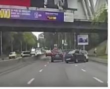 Imagini ȘOCANTE! Un accident INCREDIBIL pe străzile din București!