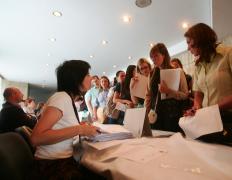 24.000 de posturi vacante pentru tinerii români