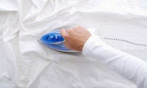 Calcă RUFELE fără fier! Prepară o soluție care te va scăpa de cute!