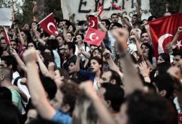 Turcia: Sediul ziarului Hürriyet, din nou atacat de susținători ai lui Erdogan