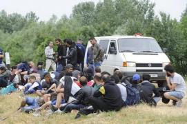 Traficanți de migranți sirieni și irakieni, trimiși în judecată