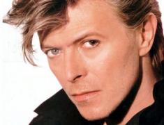 FOTOGRAFIA care a strâns 100.000 de LIKE-uri într-o singură oră. S-a întâmplat la scurt timp după moartea lui DAVID BOWIE