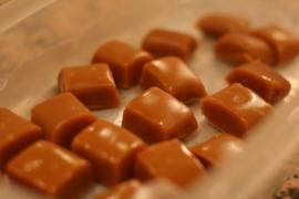 Nimic nu se compară cu gustul copilăriei! Cea mai bună rețetă de CARAMELE cu fructe uscate! Sunt gata în cinci minute!