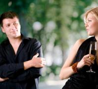 Cu singuranță nu știai asta! Semeni cu mama lui și ești îmbrăcată în roșu?! Șase lucruri INEDITE despre ATRACȚIA FIZICĂ!