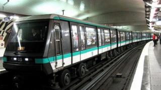 Un bărbat a murit în Paris, după ce a fost târât de metrou o staţie întreagă