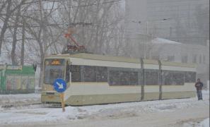 Tramvai deraiat în București din cauza gheţii depuse pe şine