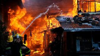 Petardele de Anul Nou care "alungă spiritele" au provocat un carnagiu în Filipine: Peste 1.000 de case incendiate şi sute de răniţi