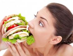 POFTA scuză mijloacele! CINCI MINCIUNI  despre ALIMENTAȚIE pe care le spunem de fiecare dată când ne este foame!