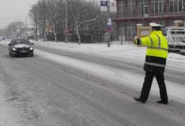 Ministerului Afacerilor Interne: Peste 600 de şoferi, sancţionaţi pentru că nu au avut anvelope de iarnă