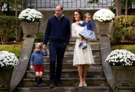 ADORABILI! Prinţul George şi prinţesa Charlotte, la joacă alături de ducii de Cambridge. Imagini care fac înconjurul lumii (GALERIE FOTO)