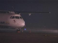 INCIDENT pe Aeroportul Timişoara: un avion cargo a lovit cu aripa doi stâlpi de iluminat