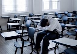 Clipe de COŞMAR într-o şcoală românească. 29 de elevi sunt terorizaţi de un coleg de clasă: “Le-a spus că-i spintecă şi că apoi se sinucide”