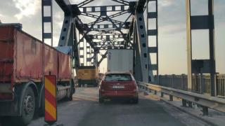 Cozi de zeci de km şi aglomeraţie la graniţa cu Bulgaria. Anunţul făcut de autorităţi vizează toţi şoferii din România